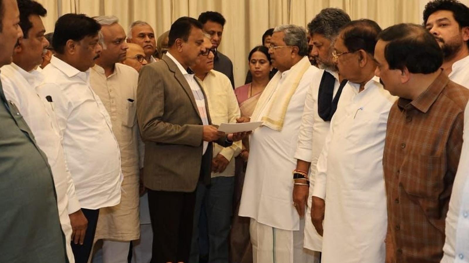 Article 164 in Action: Siddaramaiah’s Resignation Accepted by Karnataka Governor, Paving Way for Shivakumar