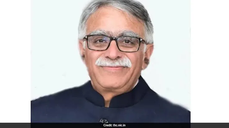 Justice Sanjay Karol Raises Concern Over Changing Courtesies Between Juniors and Seniors at Bar